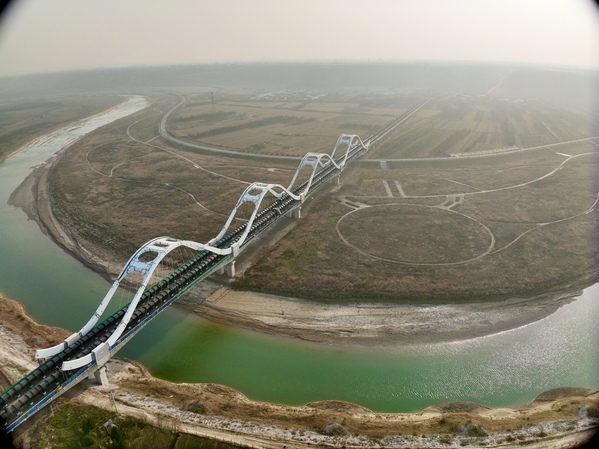 泾河管桥航拍图(陆禹阔 摄).jpg