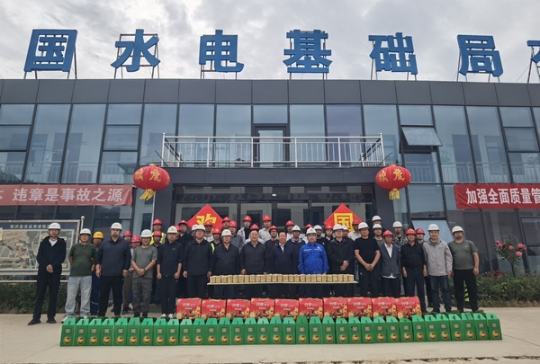 涉县人民政府副县长石海焕一行赴茅岭底项目开展中秋慰问2.jpg